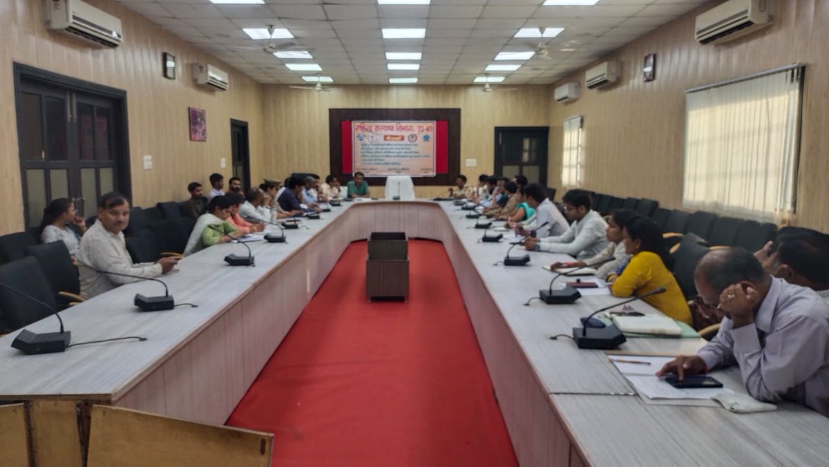 probationoffic6's tweet photo. कार्यस्थल पर  लैंगिग समानता विषयक कार्यशाला #UPMahilakalyan https://t.co/kFKkZEgVDC