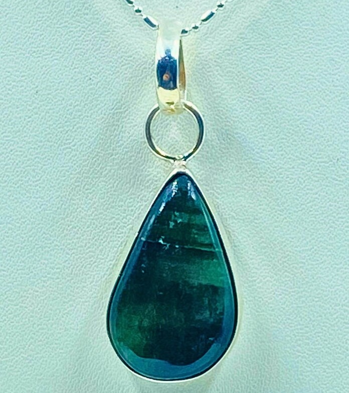 Excited to share the latest addition to my #etsy shop: 17×24mm, 6.30grams, Natural Green Emerald Teardrop Cut Shape Pendant with 925 Sterling Silver Chain, Perfect Gift for Her etsy.me/3ZnJr3H #black #teardrop #green #onyx #unisexadults #yes #stone #vintagegems