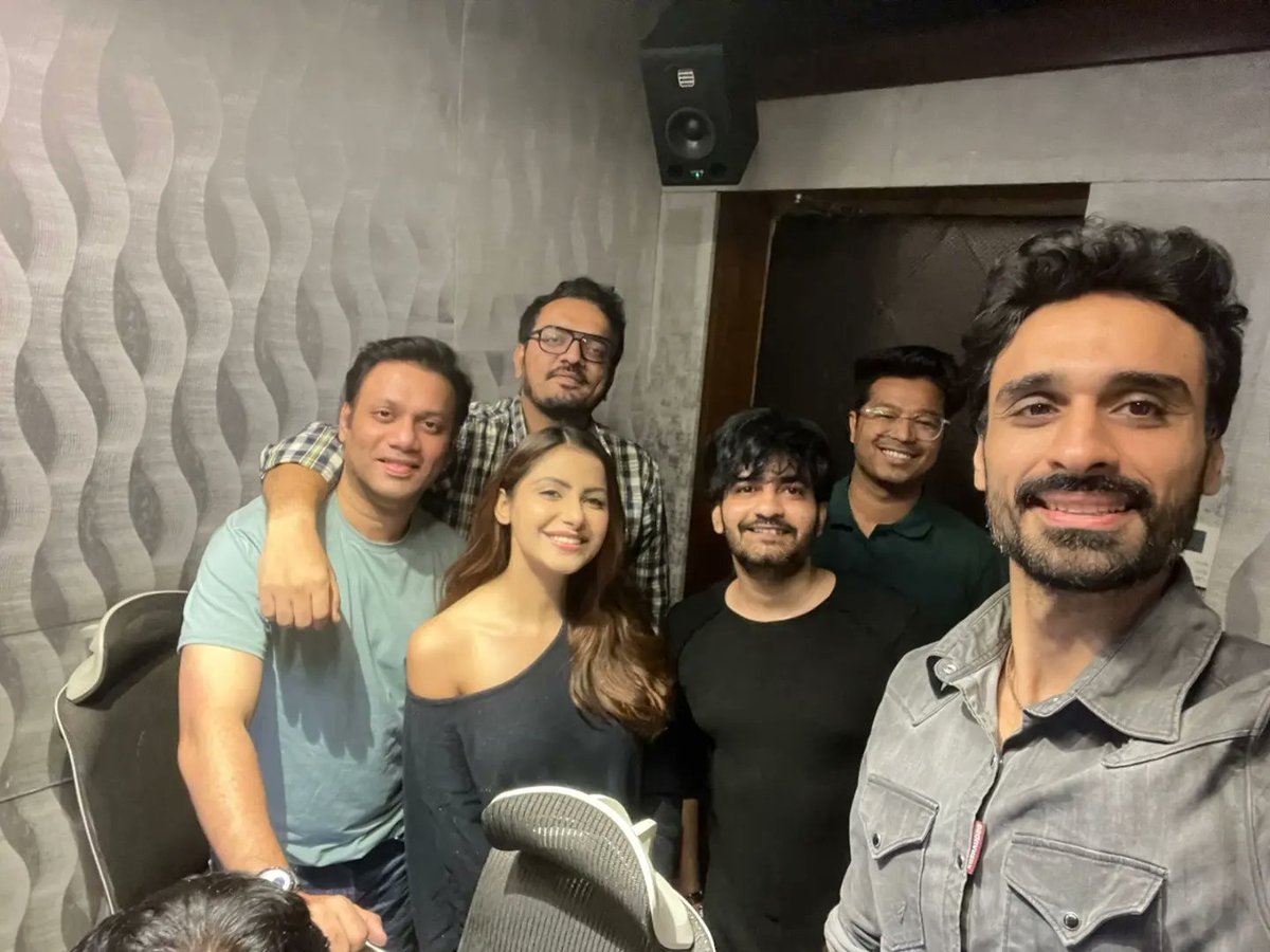 its_mannusharma's tweet photo. 📢 Big Announcement ! Finally launched the brand new single with the audio recording of the super talented #aamirmeerlive &amp; @shraddhapandit thank you to the amazing team L to R #abhayparpani #mannusharma #shraddhapandit #subharajput @officialsylt @WahiParmeet  @BollywoodPremee https://t.co/HuSEM5xJZM