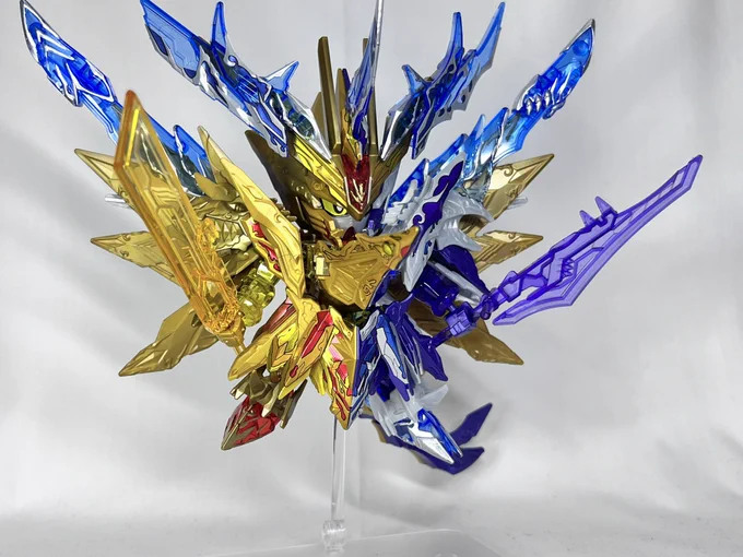 やはりファイナルフォーミュラには非対称の二刀流よあと頭が寂しいので肩のパーツ移植したらなんか良い感じになった余り物さん 