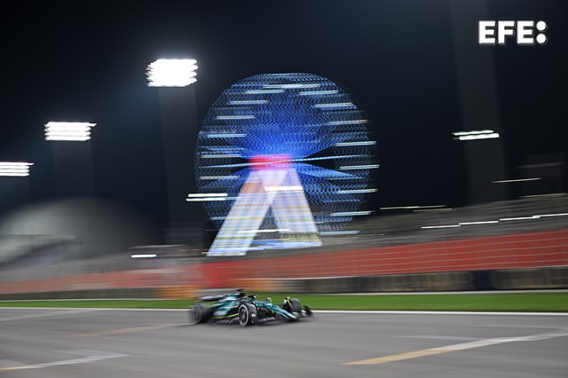 EFEnoticias's tweet photo. El fabricante británico de automóviles Aston Martin vio cómo el valor de sus acciones subía un 24,66 % hoy en la Bolsa de Valores de Londres, impulsadas por la carrera ayer de Fernando Alonso en el Gran Premio de Baréin. https://t.co/jURgADXb70