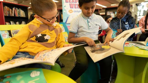 Nicola Maile (@raring2goswarks) on Twitter photo We all know how important learning to read is for our kids at school.
<a href="/KenilworthBook/">Kenilworth Books🌱🌺🌻🦔</a> have some great advice for inspiring reading for pleasure.
raring2go.co.uk/2023/03/readin…
Image credit: The Reading Agency We all know how important learning to read is for our kids at school.
<a href="/KenilworthBook/">Kenilworth Books🌱🌺🌻🦔</a> have some great advice for inspiring reading for pleasure.
raring2go.co.uk/2023/03/readin…
Image credit: The Reading Agency