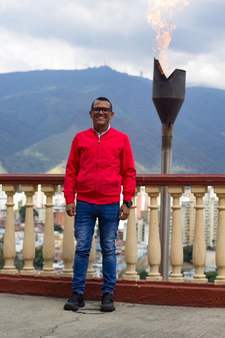 Galindez_vzla's tweet photo. La llama 🔥 Bolivariana y Chavista se encendió en los corazones de Venezuela para toda la vida.  ¡Chavista por Siempre!

#SomosLosDeChavez https://t.co/KM9hijvR8m