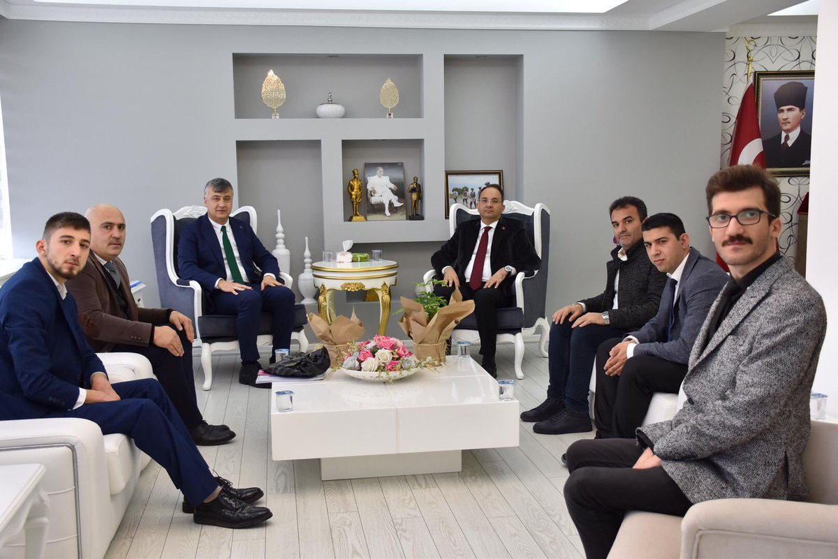 İlçemiz <a href="/BafraOEMO/">Bafra Özel Eğitim Meslek Okulu</a> ‘dan mezun olarak E-KPSS sonucu teknisyen olarak atanan Talha Buğra SÜRMELİ, Murat YANIK, İsmail YİĞİT ve okul yöneticilerimiz ile Kaymakamız Cevdet ERTÜRKMEN’i makamında ziyaret ettik.
<a href="/bafra_mem/">Bafra İlçe Millî Eğitim Müdürlüğü</a> <a href="/samsunmem/">Samsun İl Milli Eğitim Müdürlüğü</a> <a href="/muratagar60/">Murat AĞAR</a>