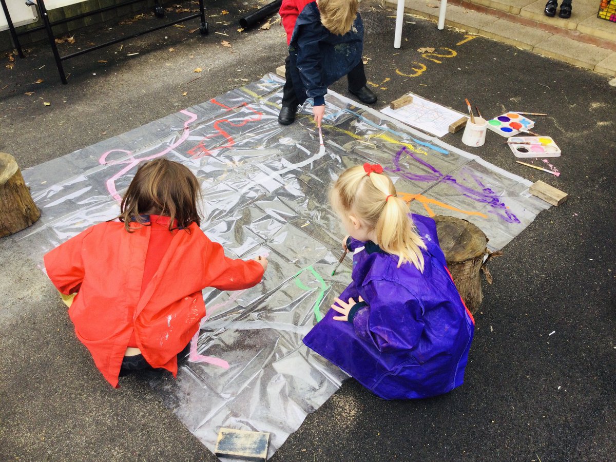 KerseyPrimary's tweet photo. ๐All aboard the London bus! This week all of Acorns enhanced provision activities are based around the theme of London to link to our new โThe Write Stuffโ unit. #kerseyschool #london #enhancedprovision #thewritestuff #discoveranddo @TheTilian https://t.co/fGjvEuDHs1