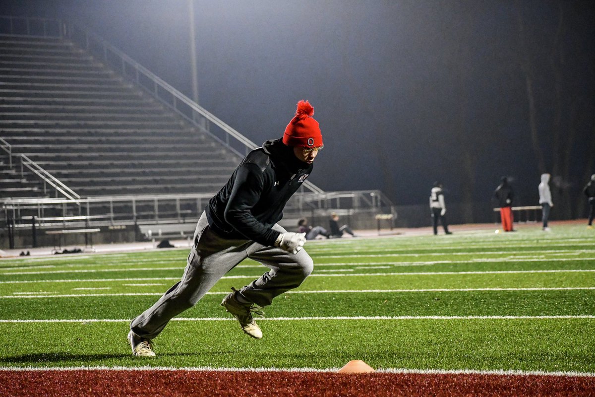 BloomUFootball's tweet photo. Doesn’t matter what time of day it is, our claws are out
#RunAsOne https://t.co/BUHRURJqYk