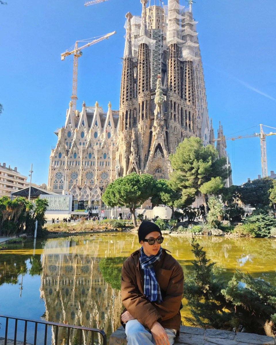 dalbitbangtan's tweet image. 📸 INSTAGRAM 

RM post (📍Barcelona):
familia

📌 instagram.com/p/CpchhgfPqYU/…