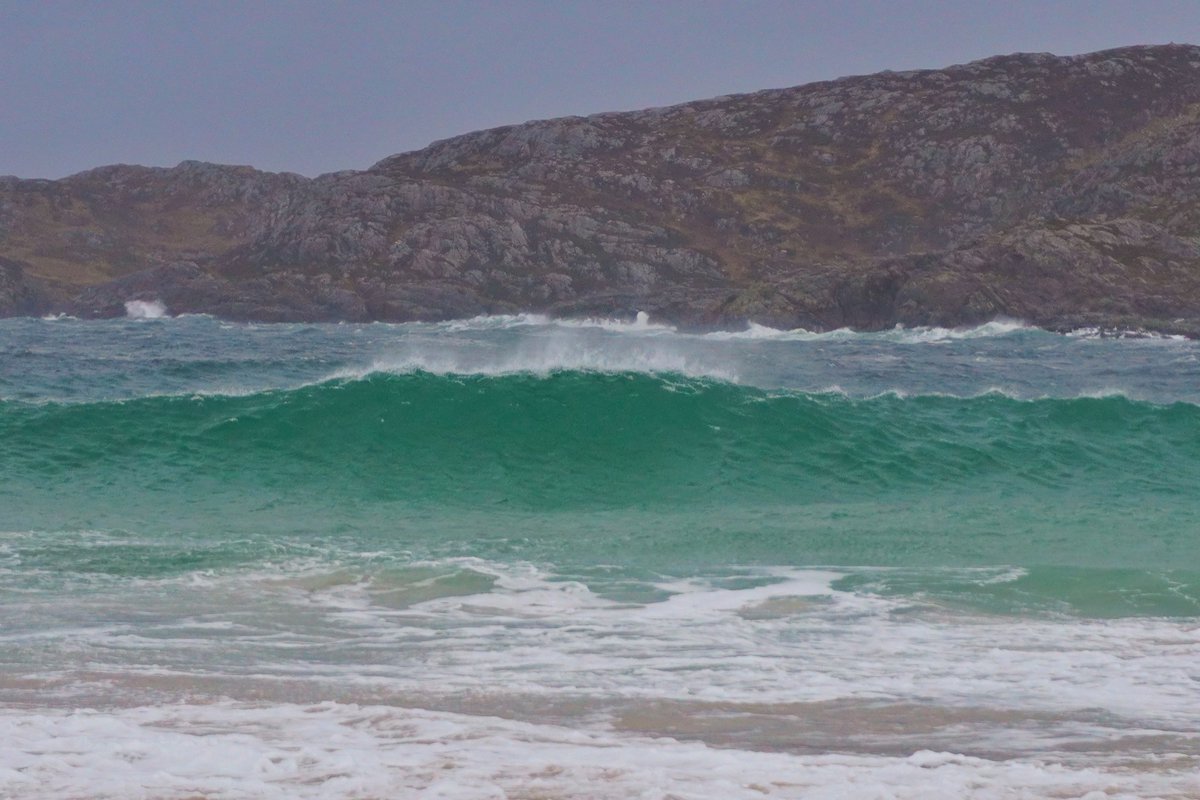 Wild emerald waves at Achmelvich 🏴󠁧󠁢󠁳󠁣󠁴󠁿

#Scotland #RespectProtectEnjoy #Highlands <a href="/VisitScotland/">VisitScotland</a> <a href="/nc500pods/">nc500pods</a>