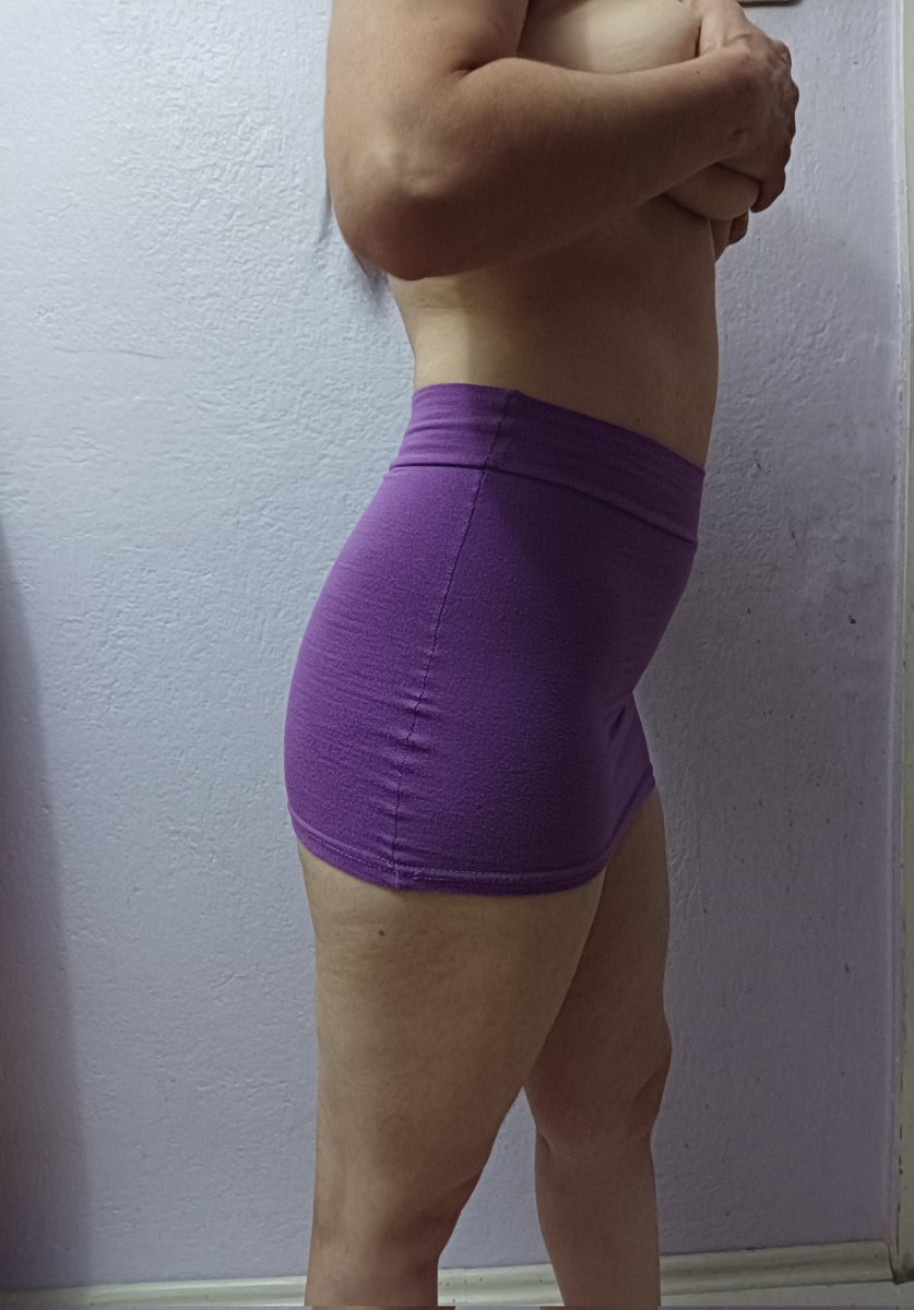 49 yaşında evli bir bayan arkadaşım onu gizlice buluşup takılabileceği biriyle tanıştırmamı istedi. Biraz da kilolu kendisi. Kabul edenler rt yapıp yoruma yazabilir arkadaşımı mutlu etmek istiyorum :)