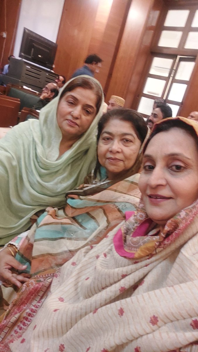 HeerSoho's tweet photo. Today during the session in the old Sindh Assembly.
@HinaDastagirPPP @kulsoom_chandio @SanghaarShazia @tanzilabari24 @Mpaghazalsial @AnumLaghari https://t.co/Nm8K3cOU3F