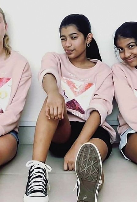 thadavalpathy's tweet photo. @Dalapolavaruma @BelfortVottor @JokeToJoker @itz_expiry45 @Expirytweets @Bharani_Tweets_ Skirt ku keela irukkura Leg piece ah paaru bro. 😍

Summa nakki edukalam thevudiya mundaiya 😘😍😍😍💦💦

#ItemSaashaVijay https://t.co/I5zehXE26L