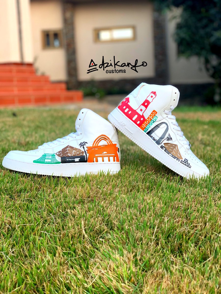 OfficialAkwesi's tweet photo. HAPPY INDEPENDENCE DAY My Ghanaian People🇬🇭

I did this paint job some months back but I wanted to show it to ya’ll today.

Client wanted some Ghanaian monuments on his sneaker and I came up with this. What do you think? https://t.co/4SS3XmXd9y