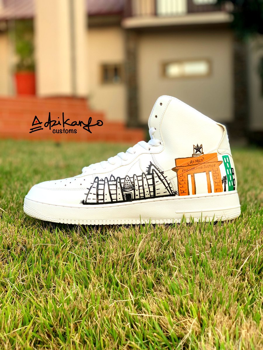 OfficialAkwesi's tweet photo. HAPPY INDEPENDENCE DAY My Ghanaian People🇬🇭

I did this paint job some months back but I wanted to show it to ya’ll today.

Client wanted some Ghanaian monuments on his sneaker and I came up with this. What do you think? https://t.co/4SS3XmXd9y