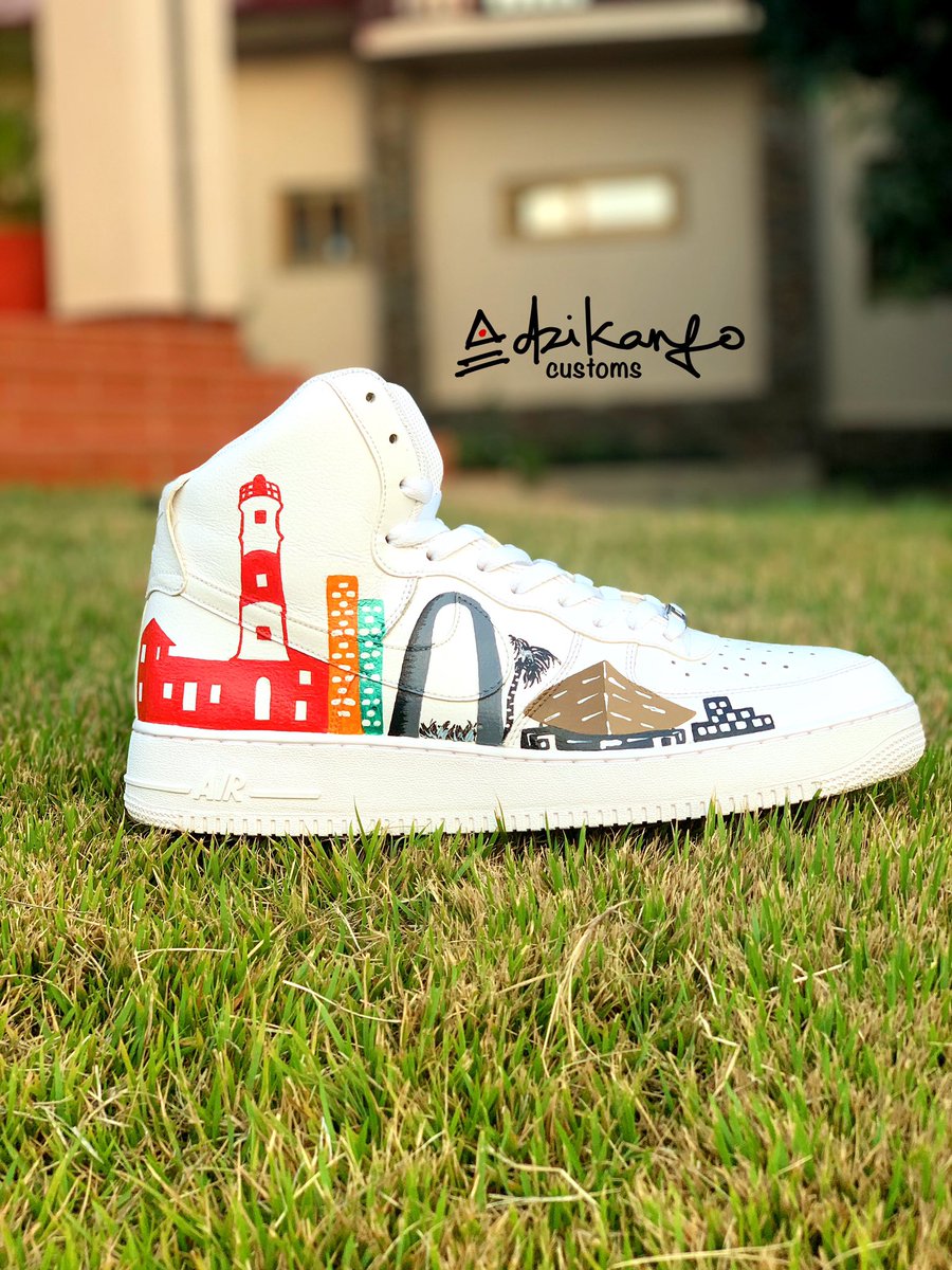 OfficialAkwesi's tweet photo. HAPPY INDEPENDENCE DAY My Ghanaian People🇬🇭

I did this paint job some months back but I wanted to show it to ya’ll today.

Client wanted some Ghanaian monuments on his sneaker and I came up with this. What do you think? https://t.co/4SS3XmXd9y