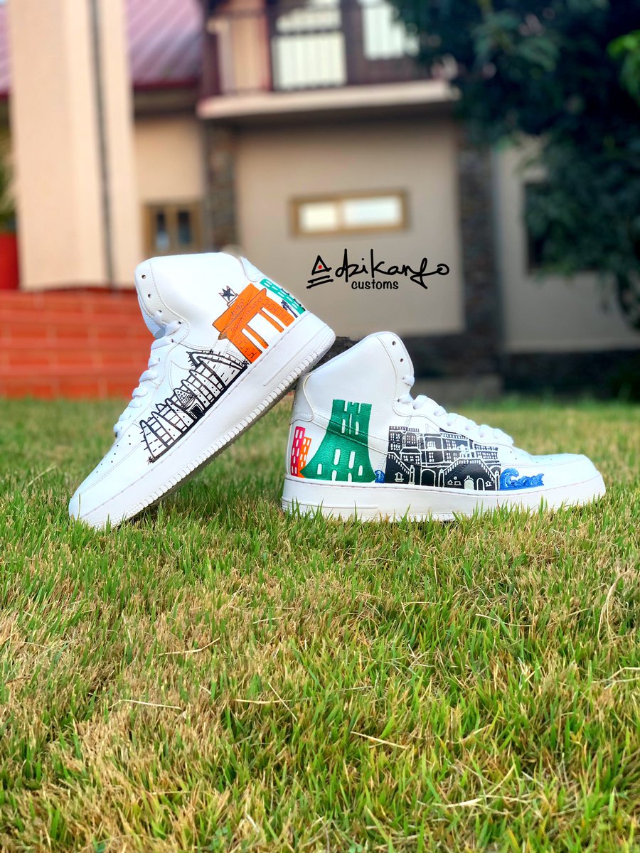 OfficialAkwesi's tweet photo. HAPPY INDEPENDENCE DAY My Ghanaian People🇬🇭

I did this paint job some months back but I wanted to show it to ya’ll today.

Client wanted some Ghanaian monuments on his sneaker and I came up with this. What do you think? https://t.co/4SS3XmXd9y