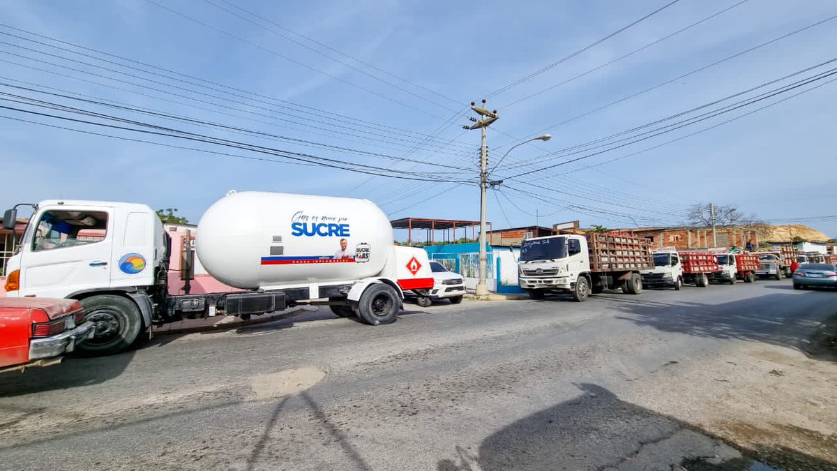 SucreGobierno's tweet photo. En el mes de febrero fueron 178.184 familias de los 15 municipios del estado Sucre, con la distribución de gas doméstico, así lo da a conocer el gobernador @GPintoVzla en su programa «Lealtad es Amor por Sucre» 

#SucreLealAChávez 
#SomosLosDeChávez https://t.co/Qr8oNcqbCd