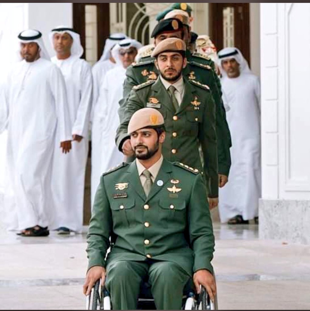 saleh_binali's tweet photo. هذا البنغالي منصور بن زايد أصيب في رحلة صيد ولم يدخل حرب ولا هو قدها ، ويدعون أنه أصيب في حرب اليمن ، حتى لو أنه أصيب في حرب اليمن ايش تشتون نعطيكم الموانى والمطارات والجزر ومنشأت النفط والغاز ، خذوا حثالاتكم وارحلوا من بلادنا !!

#السعودية_تودب_اولاد_زايد https://t.co/VRFSXkB48L