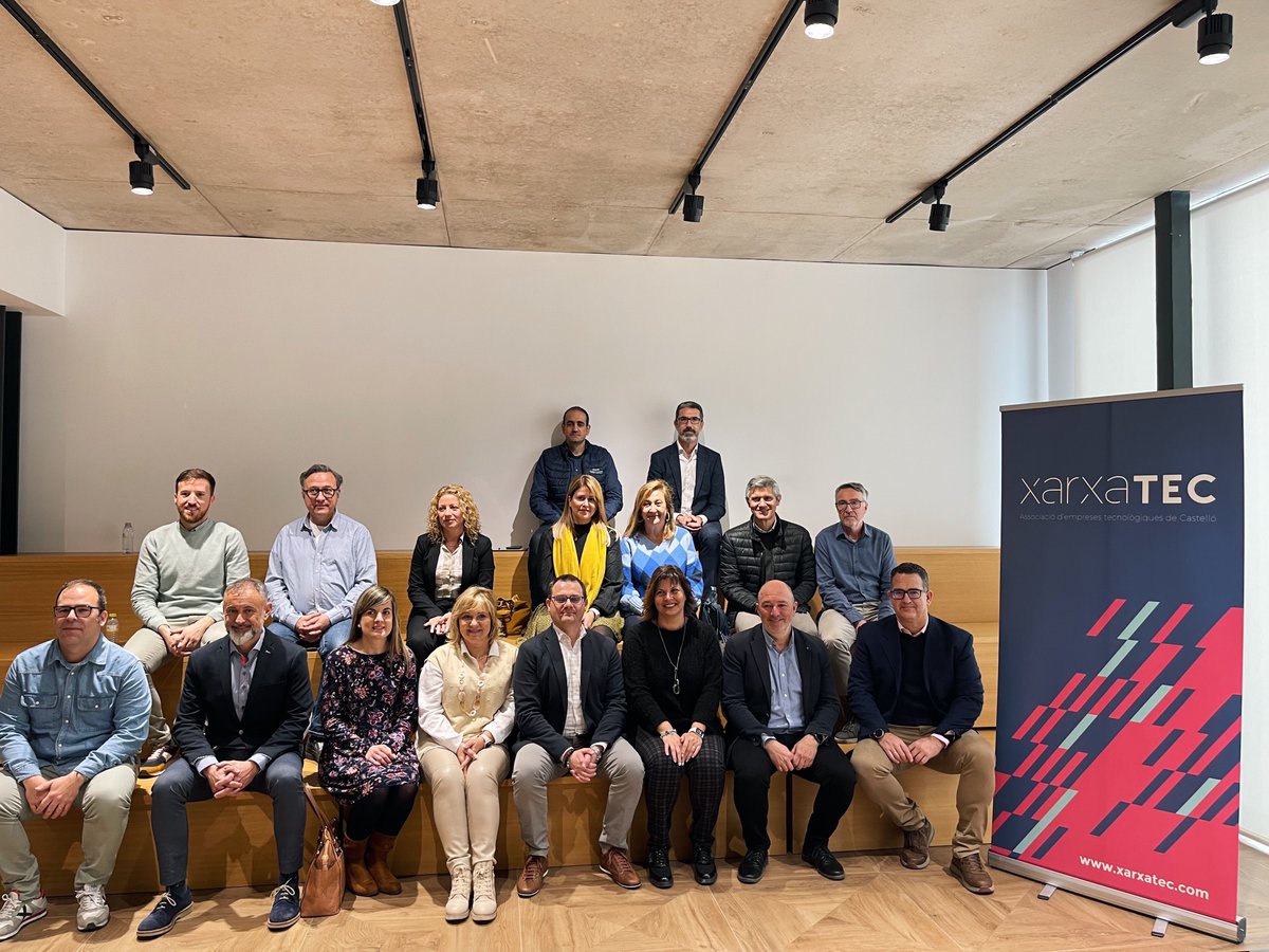 NayarSystems's tweet image. Esta mañana se ha presentado en #Nayar la nueva web de @xarxatec, habiendo contado con la presencia de Patricia Puerta, concejala de Empleo, Emprendimiento y Bienestar Social del @AjuntCastello; así como con algunos de los socios de #Xarxatec. 💚 ¡Enhorabuena! 👏🏼