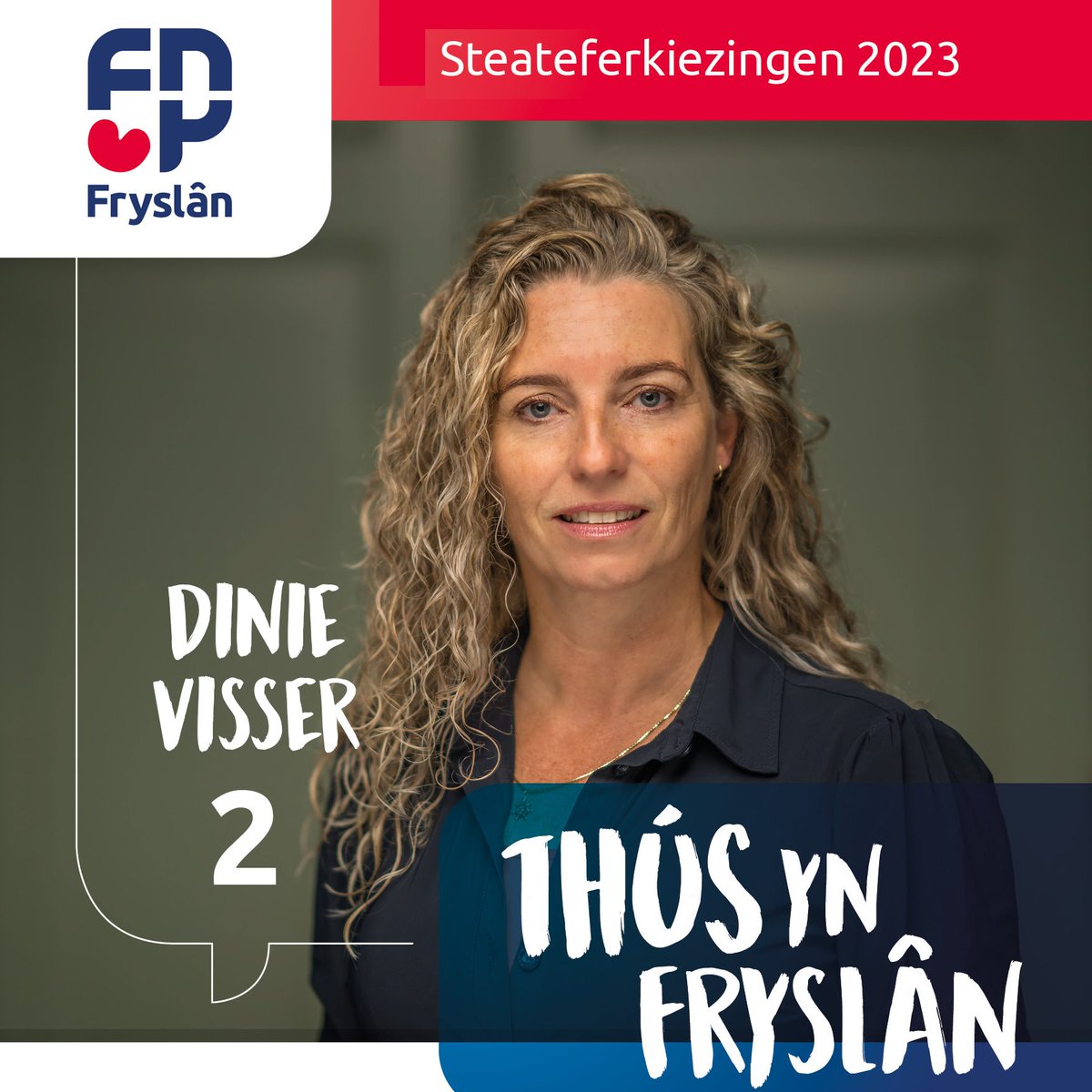 Kom yn 'e kunde mei ús kandidaten! Us nr. 2 fan de provinsjale list: "Myn namme is Dinie Visser en ik wenje sûnt 2003 yn #Snits mar fiel my (as skippersdochter) oeral thús yn #Fryslân. Ik bin oan it wurk as bedriuwslieder by Van Campen &amp; Dijkstra RegioBank."

#PS2023 #THÚS