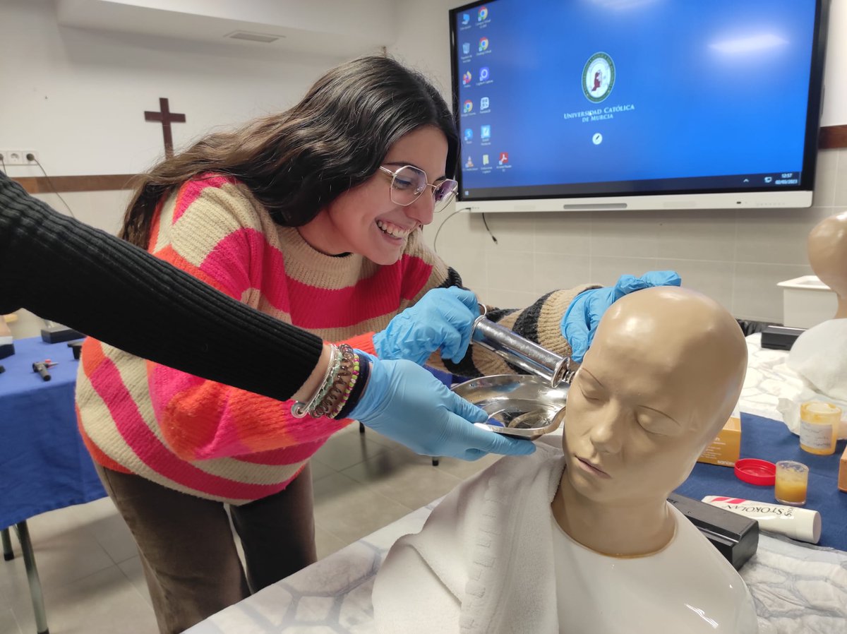 UCAM_Enfermeria's tweet photo. ➡️Los seminarios de otorrino de este cuatrimestre nos han dejado momentos como estos 👂👃
#otosim https://t.co/yxF1yk7j1B