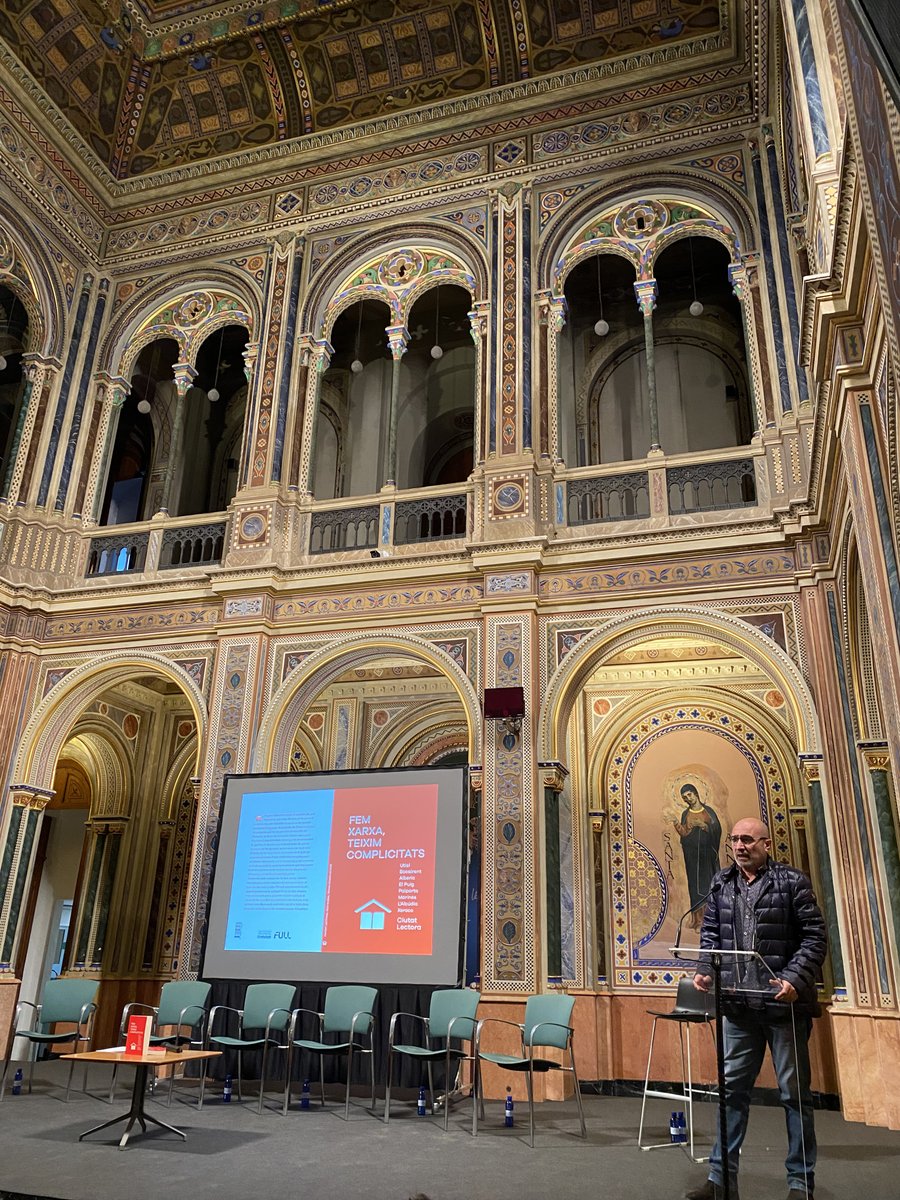 Ciutatlectora's tweet photo. ☺️ Quina vesprada van passar a la presentació de 'Fem xarxa, teixim complicitats'! 📚

Gràcies a @Culturadival pel suport al projecte, a @La_Beneficencia pel magnífic espai i a les persones representants de totes les ciutats lectores que van participar.

🤝Seguim fent xarxa https://t.co/XOtgiI0zWt
