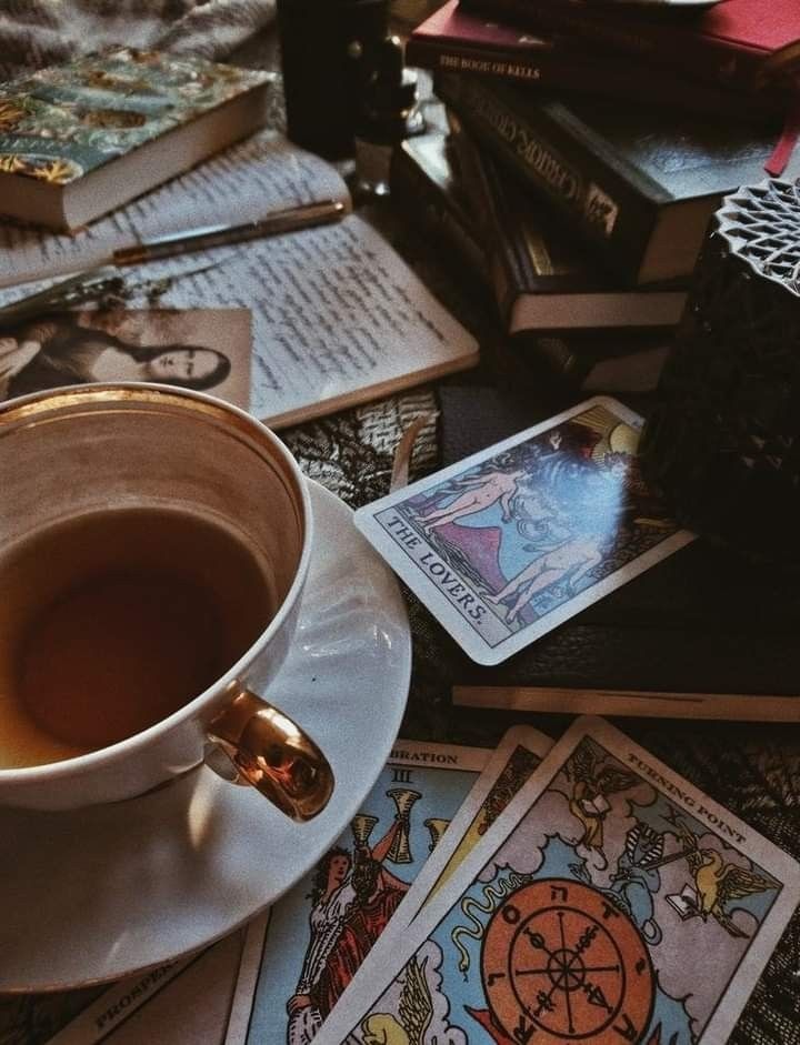 malinarysyj's tweet photo. 🌲Describe la historia que hayas escrito o estés escribiendo en 4 imágenes y pon el nombre del proyecto/libro🌲

Proyecto Meiga (el actual que estoy escribiendo ❤) https://t.co/cGk9C307qw
