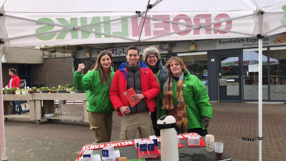 Afgelopen zaterdag deelden we met <a href="/GOuderamstel/">groenlinks_ouderamstel</a> LED-lampen uit in Duivendrecht.

De PvdA en GroenLinks willen met deze actie bijdragen aan verduurzaming en kostenbesparing in Duivendrecht. 

weekbladvoorouderamstel.nl/nieuws/lokaal/…