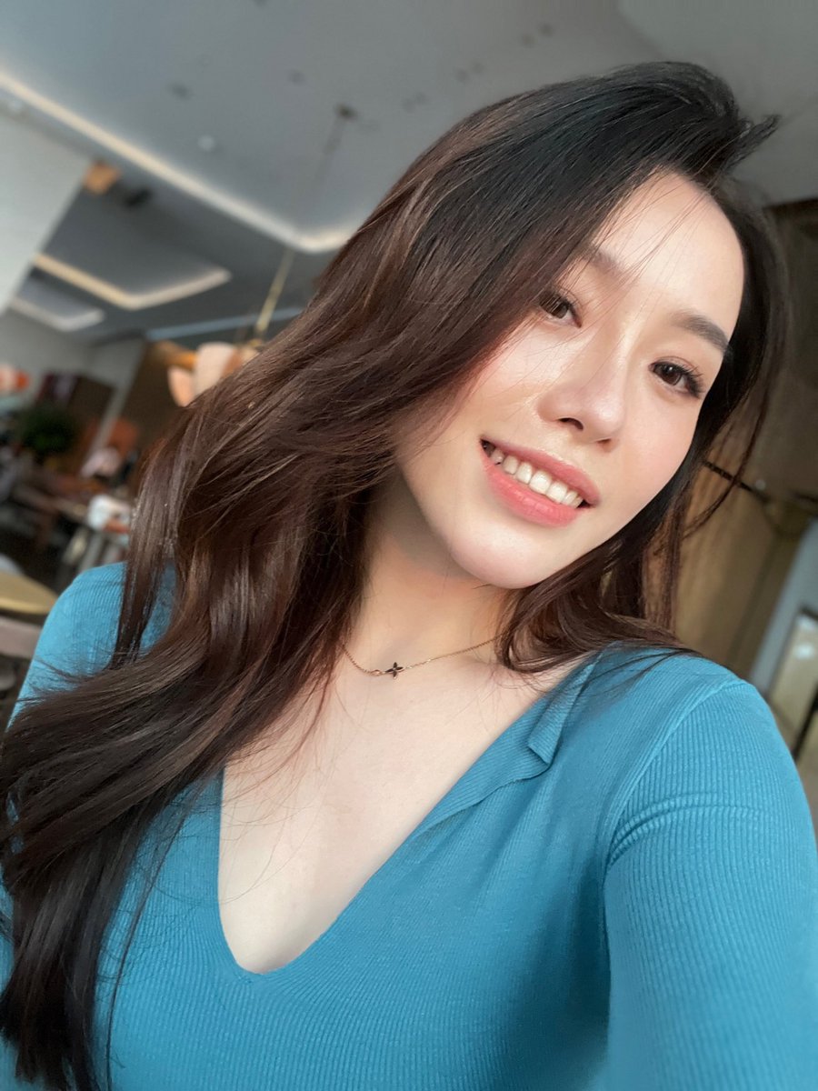 cuntera23's tweet photo. 这两天梯子一直用不了，就没发动态。我补两张自拍先～ https://t.co/VJNCDWuV7Q