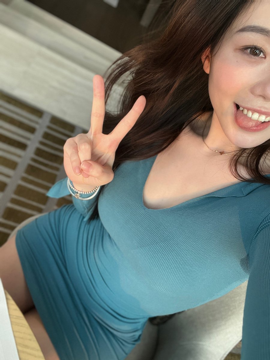 cuntera23's tweet photo. 这两天梯子一直用不了，就没发动态。我补两张自拍先～ https://t.co/VJNCDWuV7Q