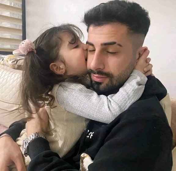 dldldpe's tweet photo. Yeni kareler❤️😍❤️😍
#Elsed #ElifNurYel #sedatpolat https://t.co/O1SZmCVVPC