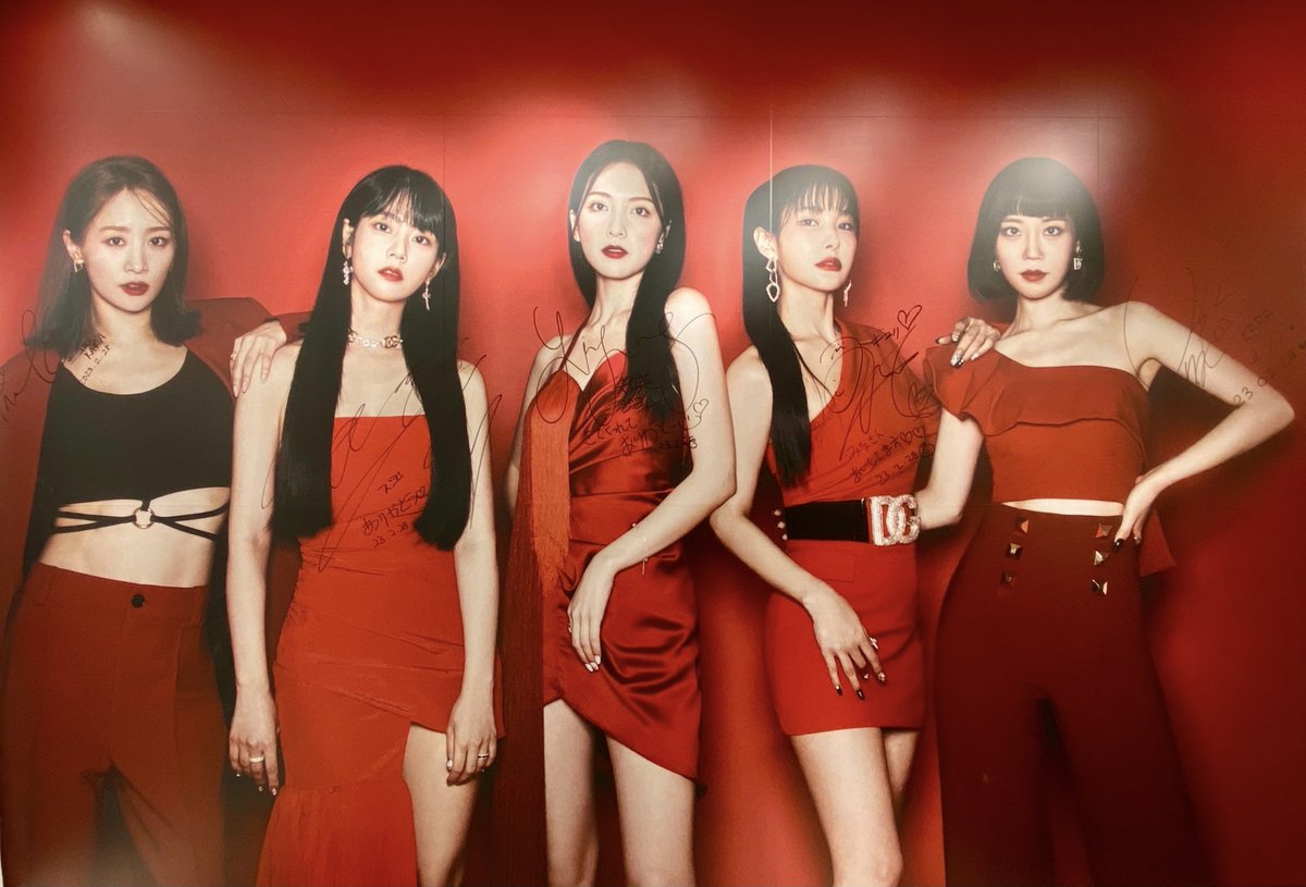 KARAPOPUPSTORE's tweet photo. 🌟お知らせ🌟
とうとう明日、3/7が #KARA_POPUPSTORE の最終日😢明日も11:00〜20:00までラフォーレ原宿 5Fにてお待ちしております💕
メンバー直筆サインが入った壁面も明日で見納め…。
🎀皆さまのご来場をお待ちしています🎀
#KARA
#Laforet_H https://t.co/Uyuq4xc0e9