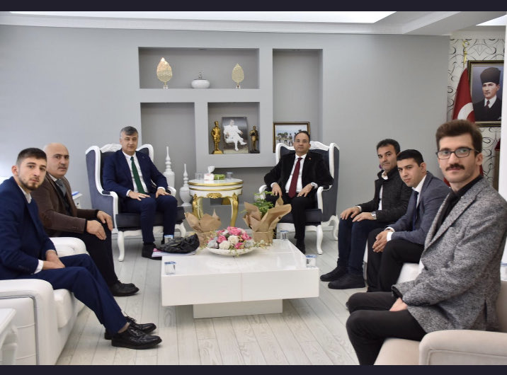 Okulumuzu başarıyla tamamlayarak E-KPSS sınavında başarı elde edip Tarım bakanlığı teknisyen kadrolarına atanan öğrencilerimizle birlikte ilçe milli eğitim müdürü sayın Mehmet Ali KATİPOĞLU nun riyasetinde Bafra Kaymakamı sayın Cevdet ERTÜRKMEN’i ziyaret ettik.