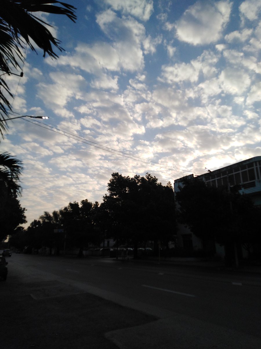 Recordando al Gabo:

Puedes ser solamente una persona para el mundo, pero para una persona tú eres el mundo.