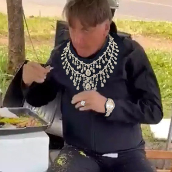 MidiaNINJA's tweet photo. Um homem do povo. 🤣 https://t.co/hCxj1bssBX