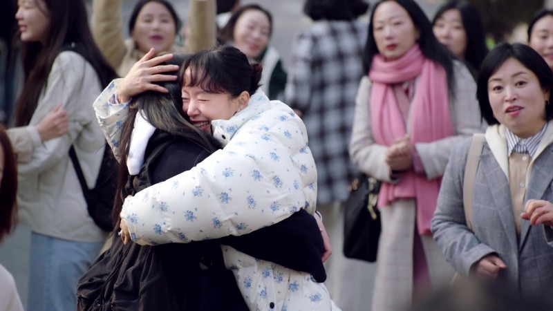 그리고 어김없이 햇살 같은 그 아이가 또 
나를 향해 달려온다.