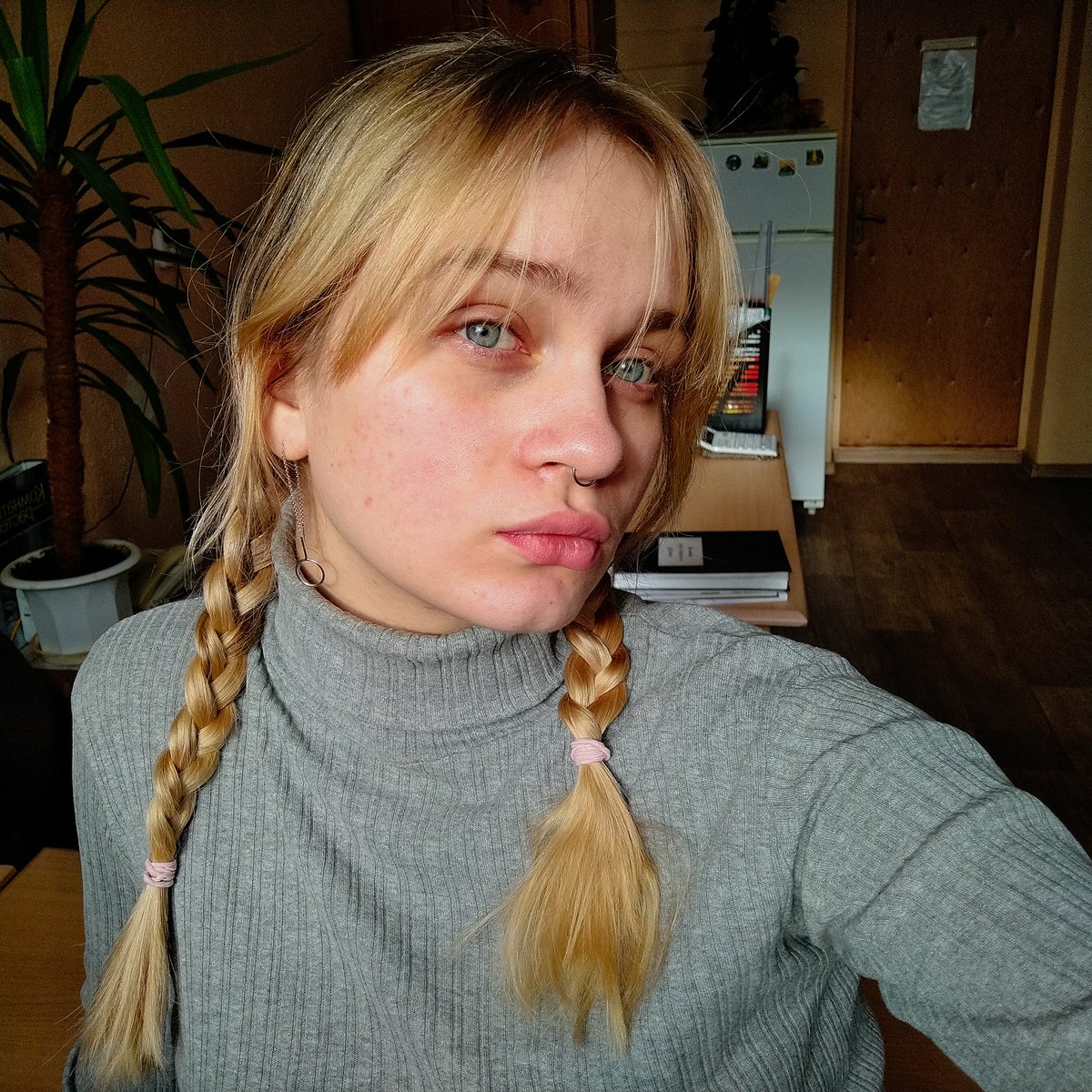 Gwallyeon's tweet photo. Продуктивной недели! Мы вот с Александром вместо того чтобы опыт закладывать занимались хернёй https://t.co/fnhLxtkTES