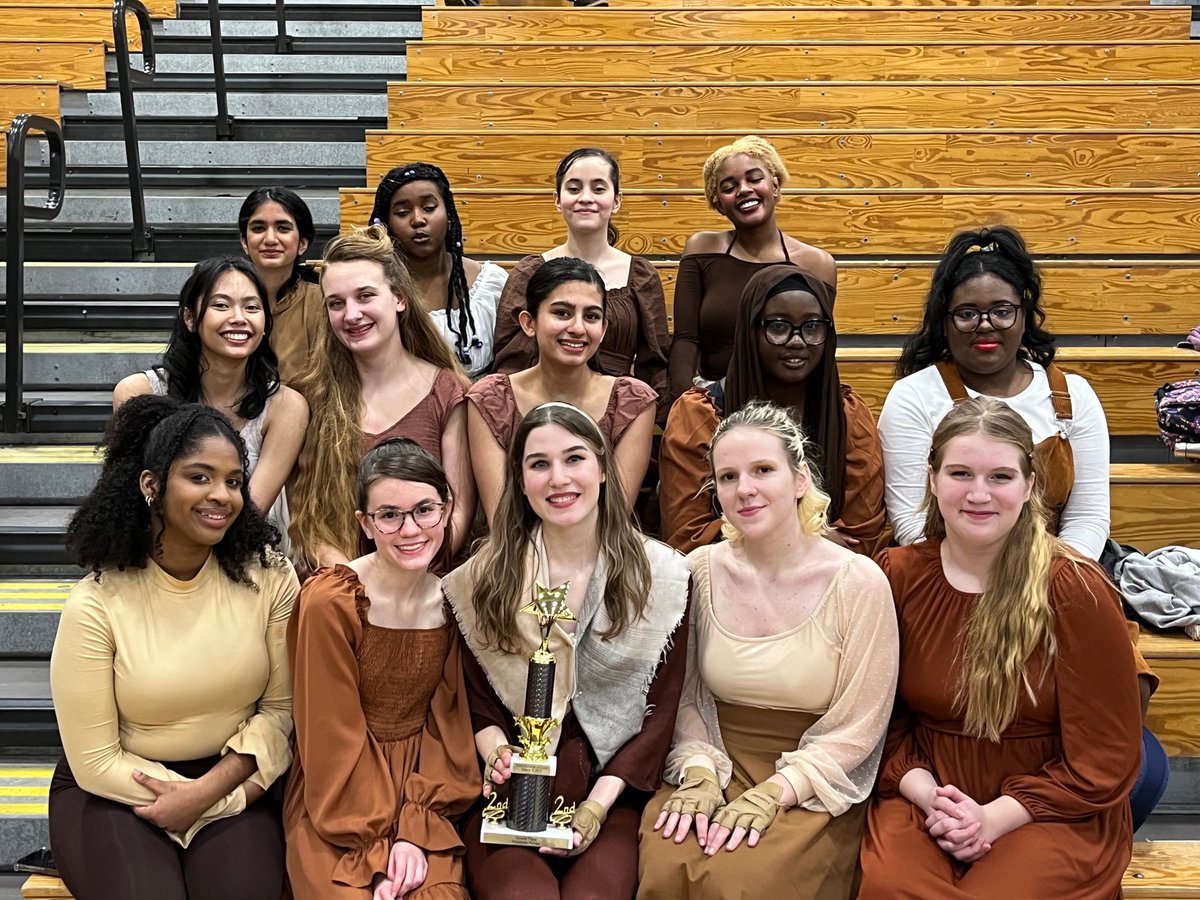 MsS_FTPSchools's tweet photo. Congratulations to the FHS Winterguard for their 2nd place finish at this weekend's competition! 🥈 Let's keep going!!! https://t.co/TUtSLzXY4z