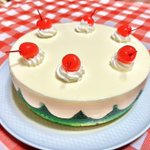 絵本の中から飛び出してきた!？レトロ可愛い、誕生日ケーキ。