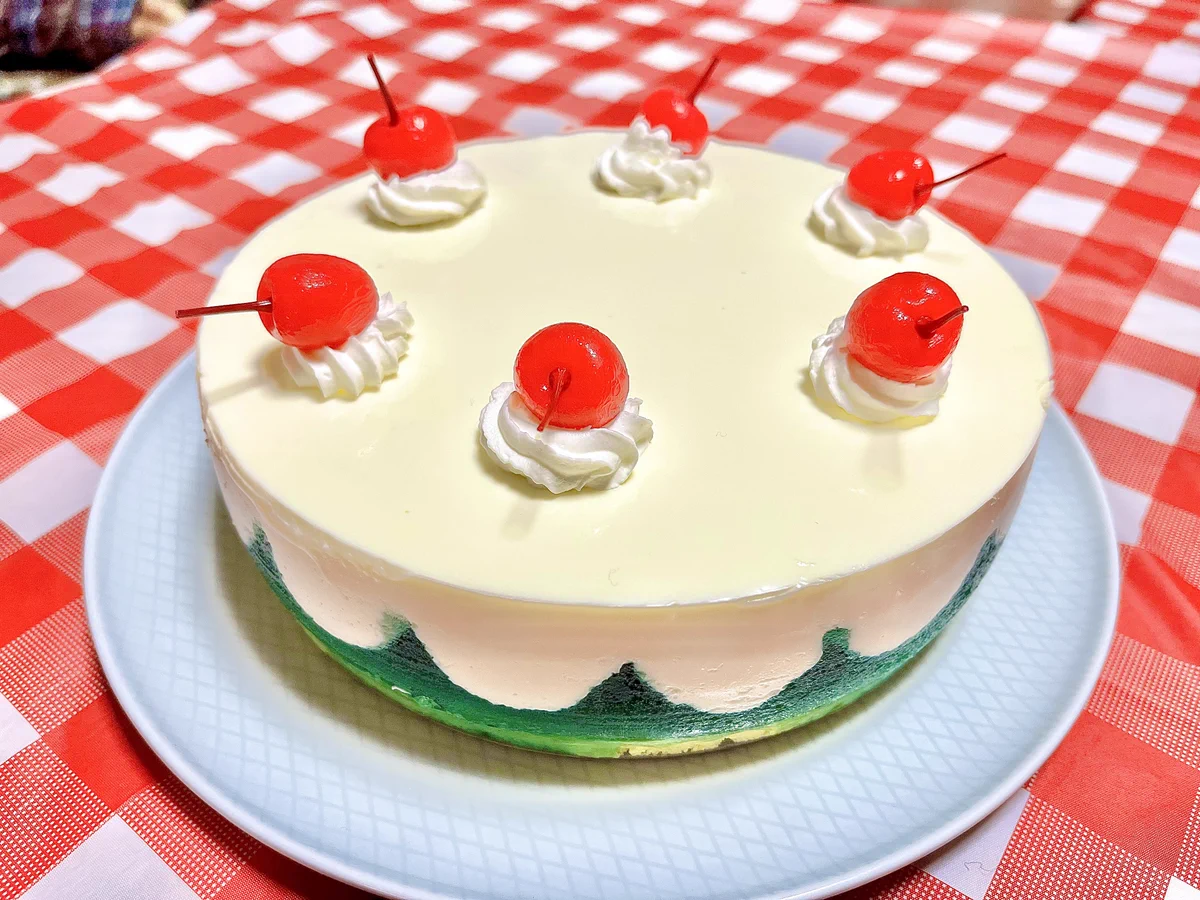 絵本の中から飛び出してきた！？レトロ可愛い、誕生日ケーキ。
