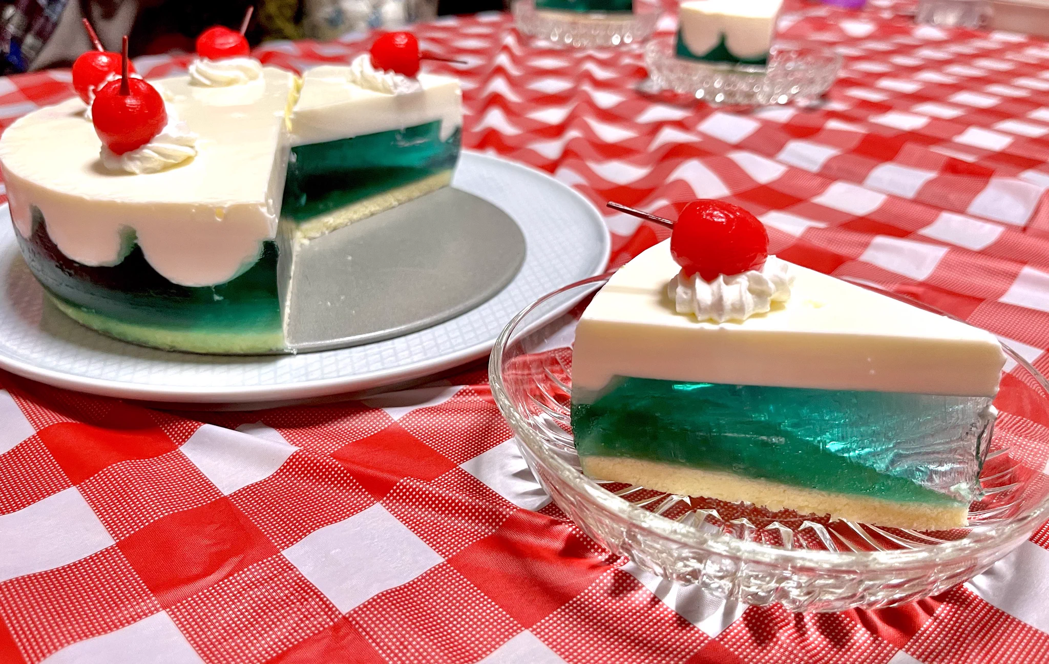絵本の中から飛び出してきた！？レトロ可愛い、誕生日ケーキ。