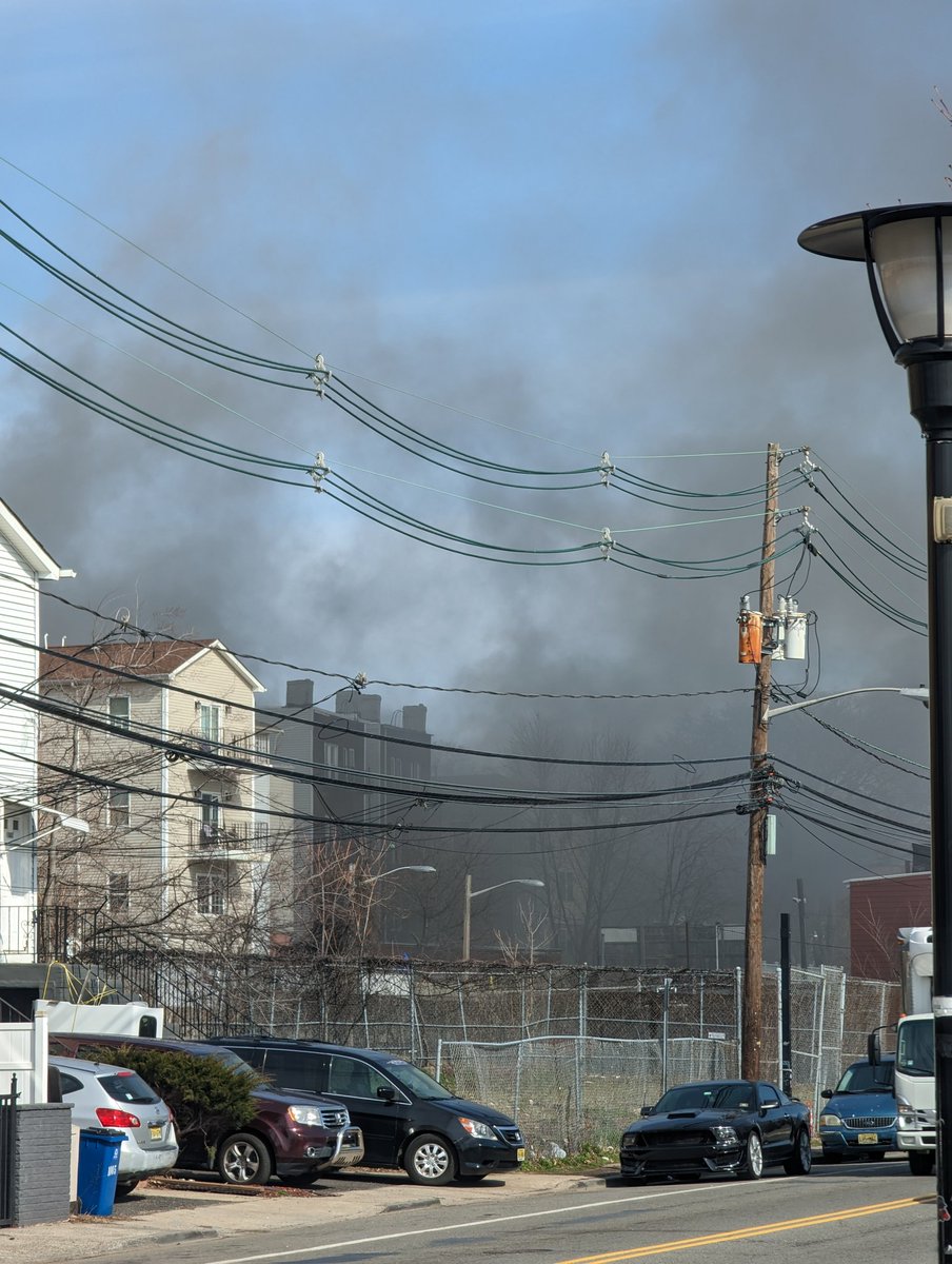 hamiltonparkjc's tweet photo. Residential fire burning on 300 block Randolph Ave in #jerseycity https://t.co/j3VqeATLoP