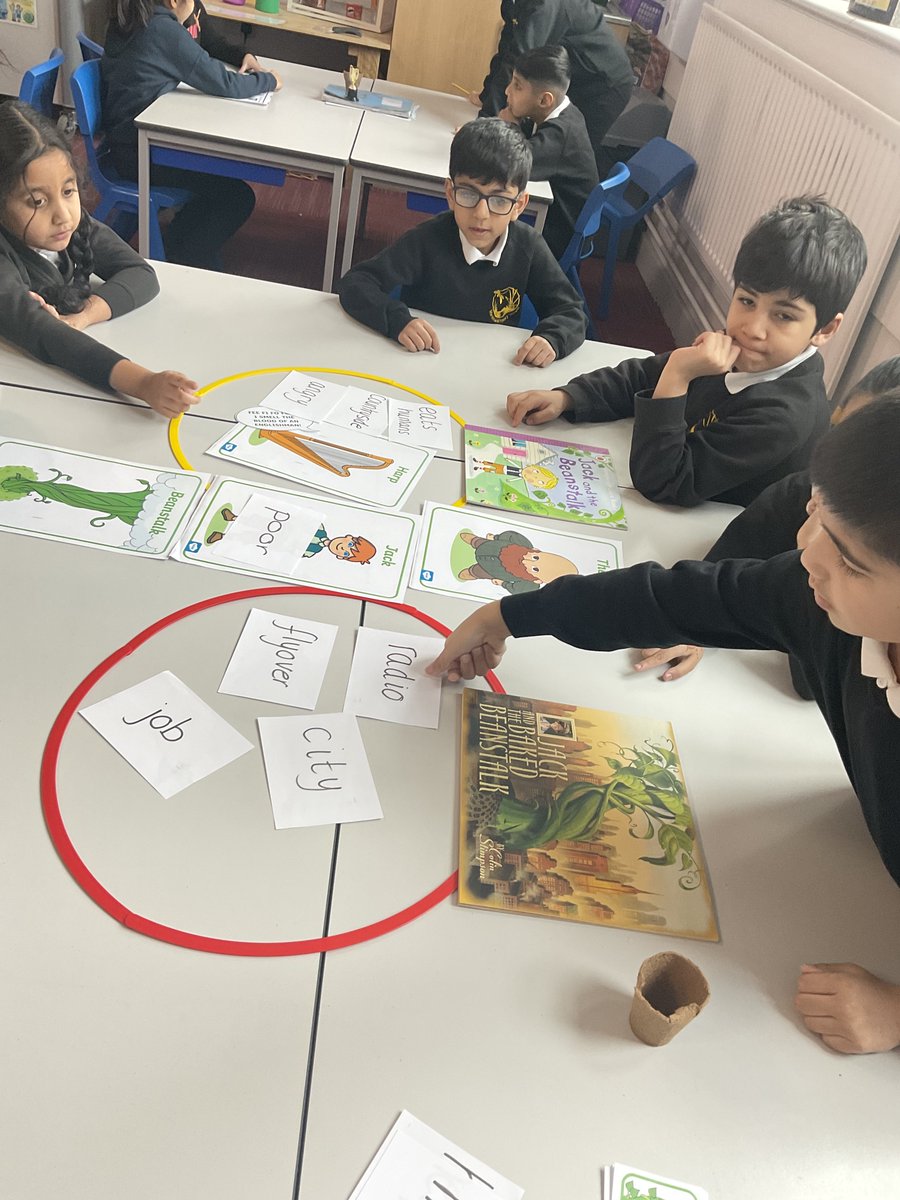 MarshfieldPS's tweet photo. Otters class have fully immersed themselves comparing #JackandtheBakedBeanstalk by #ColinStimpson with the traditional tale of #JackandtheBeanstalk #Vocabulary #Values https://t.co/cNfsm39ynp
