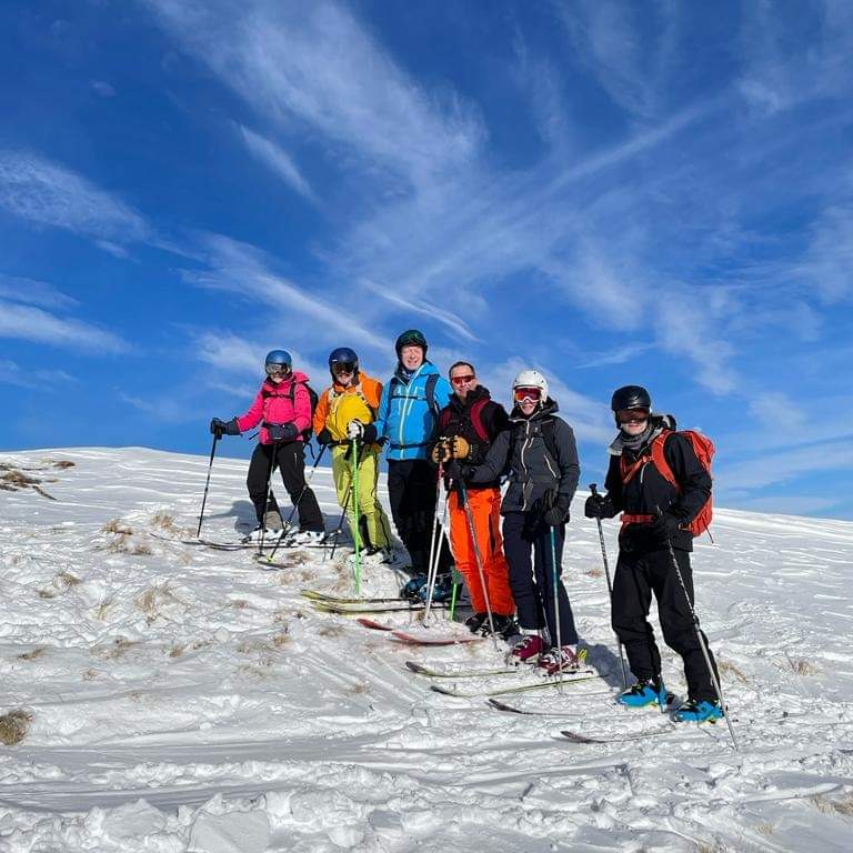 TheSkiClub's tweet photo. What a week in the rep resorts!
Lots of brilliant skiing, and off-snow festivities! We adore skiing but is there anything better than finding a fun group of people to hang out with on and off the slopes?!
Find out more: https://t.co/pVXeRKbPaR
#SCGB #RepResorts #SkiReps #Ski https://t.co/AOSkyIsHMW