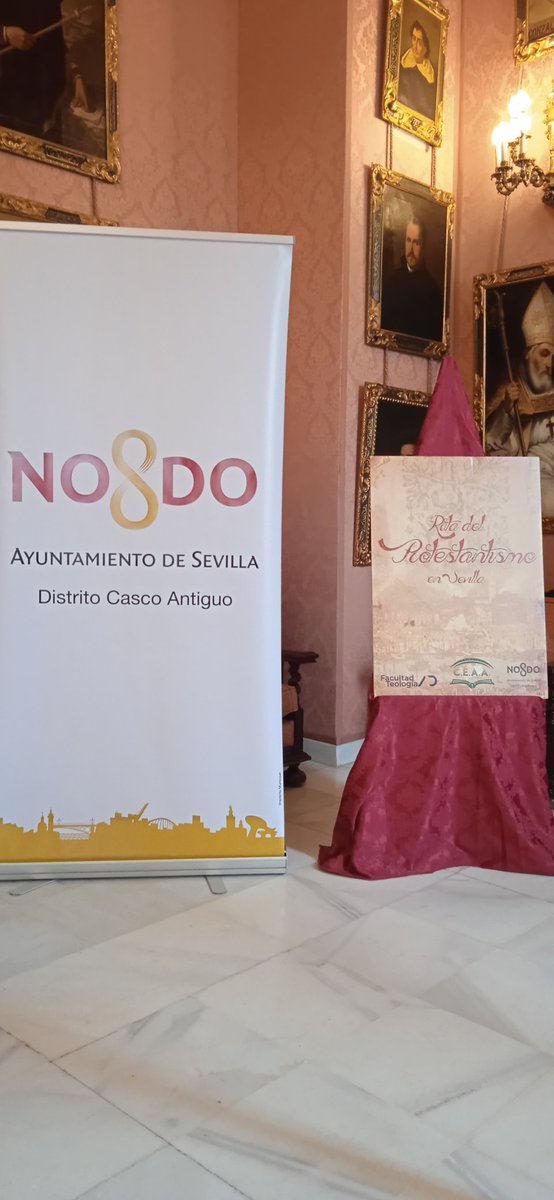 El delegado de #tuDistrito Casco Antiguo @JuanC__Cabrera presenta la nueva propuesta cultural 'Ruta del protestantismo en #Sevilla'.