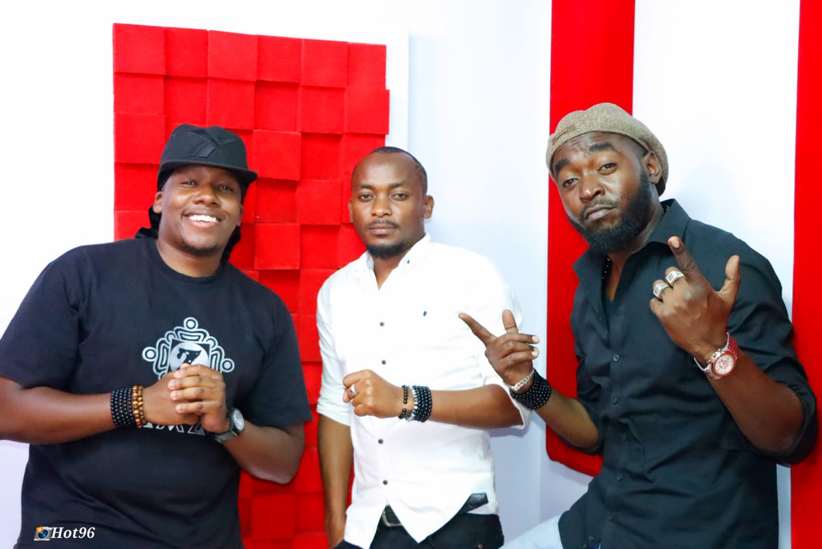 How is Mapenzi Monday taking you? How was your  day? Here to help you beat traffic on the #HotDrive with <a href="/patrickigunzah/">Patrick Igunza</a> and <a href="/bensu_mk/">Benson K</a> as Dj Carbon takes in your requests.
#IgunzaAndBensu