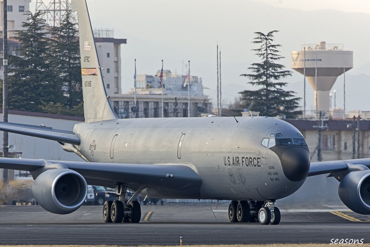 Seasons4100's tweet photo. 2023/3/6 TY
昨夜降りたPITTSBURGHのC17久しぶり📷
夕方MARCHのKC135 80085はお帰りになりましたが10324は居残り🤔
プチリザーブ祭りでした(笑)

どうか無印にはならないでくださいね～🙏
#911AW #452AMW https://t.co/zjqCj89pay