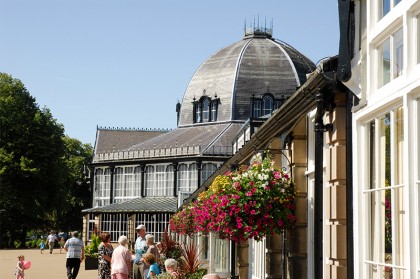 This week in #Buxton:

💃 Tea Dance
⚽️ Buxton FC
🎶 Graham Gouldman
😆 Stewart Lee
 🎶 Saltlines
🧶 Wool Gathering
🎤 Lucy Worsley
🎨 Art Workshop

Plus tours, films, exhibitions, markets, music

See more at visitbuxton.co.uk/plan-your-visi…

#HighPeak #PeakDistrict #Derbyshire #Buxton2023