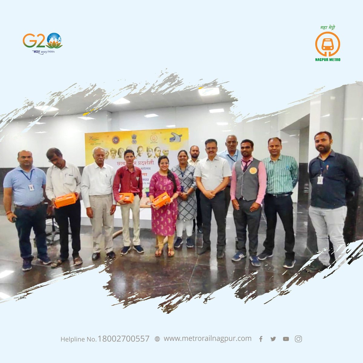 MetroRailNagpur's tweet photo. #ChalaMaziMetroNe

#महाकार्ड चा वापर करून सर्वात जास्त #मेट्रो_प्रवास करणाऱ्या प्रवाश्यांचा #नागपूरमेट्रो च्या वतीने #सत्कार करण्यात आला. 

felicitation of top Mahacard users -

#NagpurMetro felicitated the passengers who travelled the most metro using #Mahacard. + https://t.co/k7TzWPXwvg