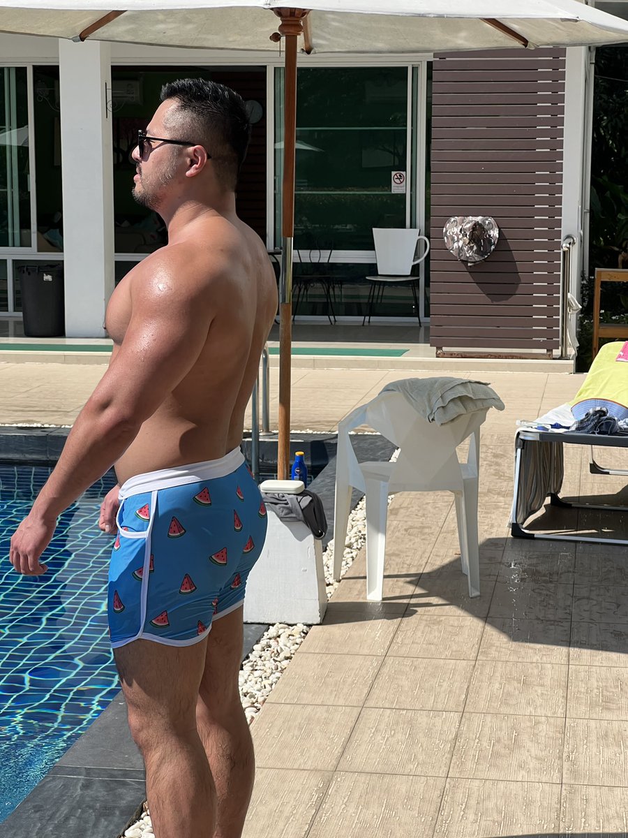 chipmunk_yo_'s tweet photo. 🏊‍♂️ https://t.co/IJSYcbSaC1