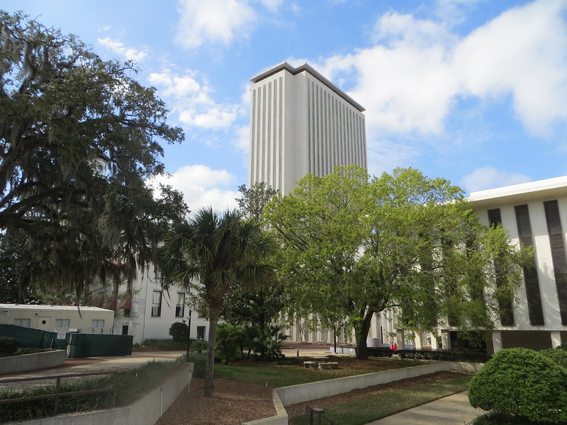 Florida's 2023 Legislative Session includes 3 pairs of alcohol-related bills making it easier for small restaurants to get liquor licenses, eliminating the restriction on wine container sizes, and allowing taprooms to sell beer without brand registration. loom.ly/LRTmgvM